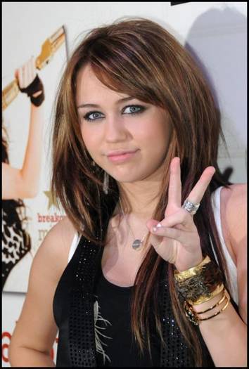 tt_Miley-Cyrus-_1.0.0.0x0.472x700 - Miley Cyrus