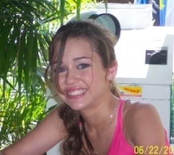 GAPWJSSSMJMRMVBDDEW - poze personale miley cyrus