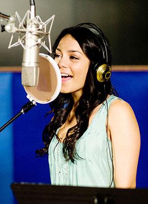 hsm3_vanessa_singing - fan club vanessa anne hudgens