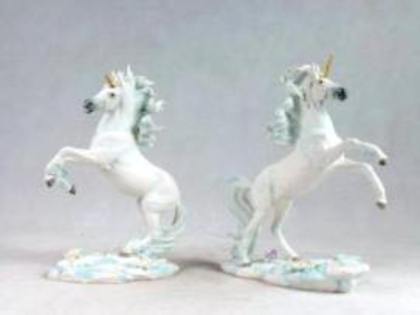 doi unicorni