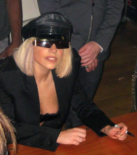 u1_Lady_Gaga_02_www.gosssip.ro