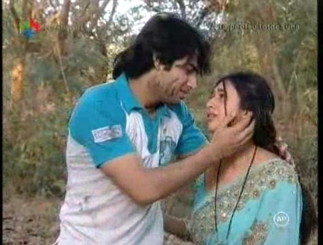195_1_A_TA_PENTRU_TOTDEAUNA_SAGAR_SI_VIDYA_SUNT_UCISI.flv_000278966