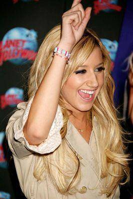 FMKOTHQUUMAHGQASRPL - Club Ashley Tisdale