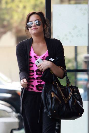 8898 - demi lovato