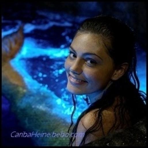 cleo sirena pe insula - pheobe tonkin