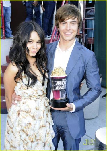 vanessa-hudgens-mtv-movie-awards-2008-10