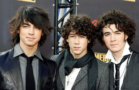 WHXPUZXPRIHGWYEKAOZ - Jonas Brothers Photoshotts