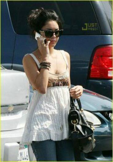 q4pJc0833092-02 - Vanessa Hudgens