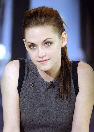 Kristen-Stewart-twilight-series-3876382-357-500