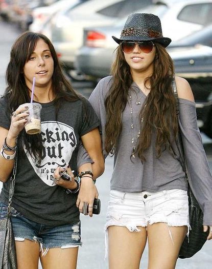 miley cu palarie 3 - miley and hannah cu palarie