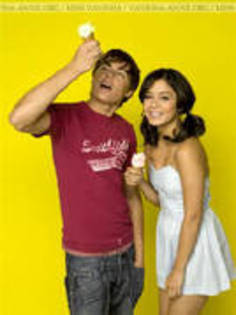 FSRUQZAALBHJTYNWYZN - vanessa and zac mancand inghetata