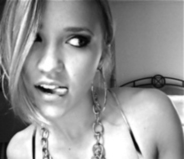 QJHQOUSSVIFOIWSEAKL - emily osment