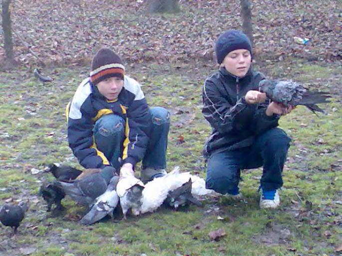 beny & johny; copilul si nepotul meu cu porumbeii
