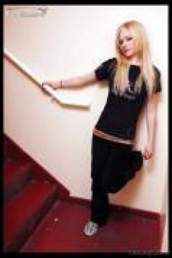 ROWQZKTNAVNCERBDEDO - avril lavigne
