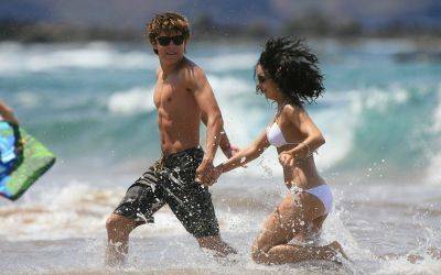 normal_zanessa_beach_candid_028 - Zac and Vanessa in Hawaii