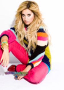 thumb_069 - ASHLEY TISDALE SEDINTA FOTO 22