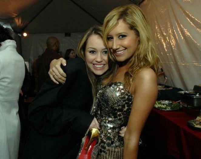 dC1w9L697562-02 - Ashley si Miley