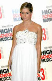 YKMAJRNATPLQEPYVGZQ - HIGH SCHOOL MUSICAL 3-PARIS PREMIERE