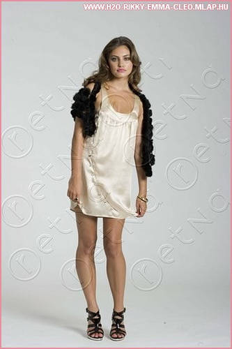 3177342171_1ff4555997 - phoebe tonkin