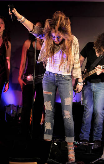 ITunes+LIVE+London+Miley+Cyrus+Performs+Icq3dVUEGe2l - miley cyrus
