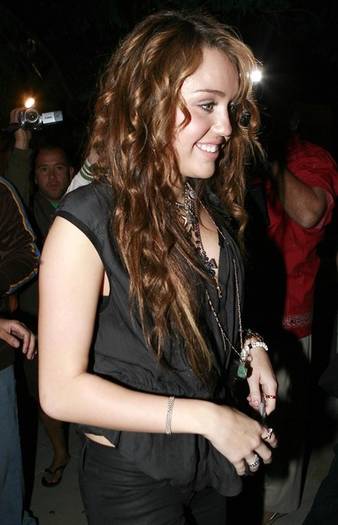 Miley Cyrus Mercedes Benz Fashion Week Day HOuWZKnJE1rl