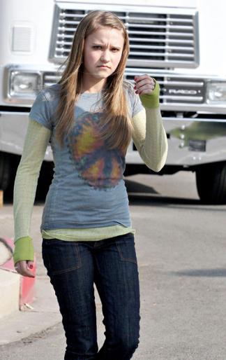 ZVNGZUSCGAOQKCQBAZH - Emily Osment