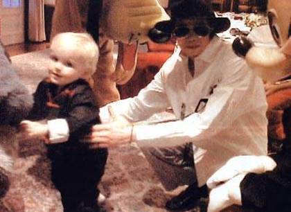 TXPBKIEUSBBGWUUKYMB - Poze Michael Jackson sh copiii