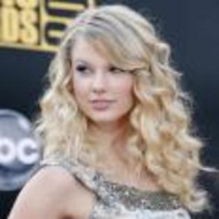 Taylor_Swift_1252684622_2 - Taylor Swift