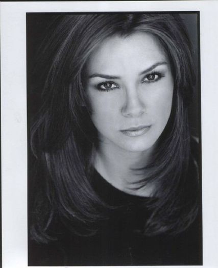 gq9rxm7ri994g49i - 0-Elizabeth Gutierrez-0