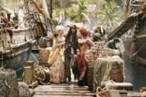 small_kinopoisk_ru-Pirates-Caribbean-At-World-s-End-557904.jpg - pirati caribscovo morea