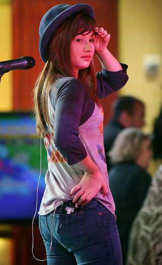 aym3v6 - 0-Demi Lovato-0