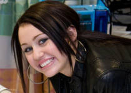 RFHAFVFGTMJCBFLEMSG - CE-VA SUPER CU HANNAH AND MILEY