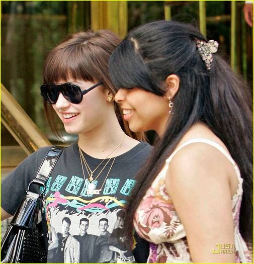 demilovato_net-candidsjune24-0009 - demi lovato