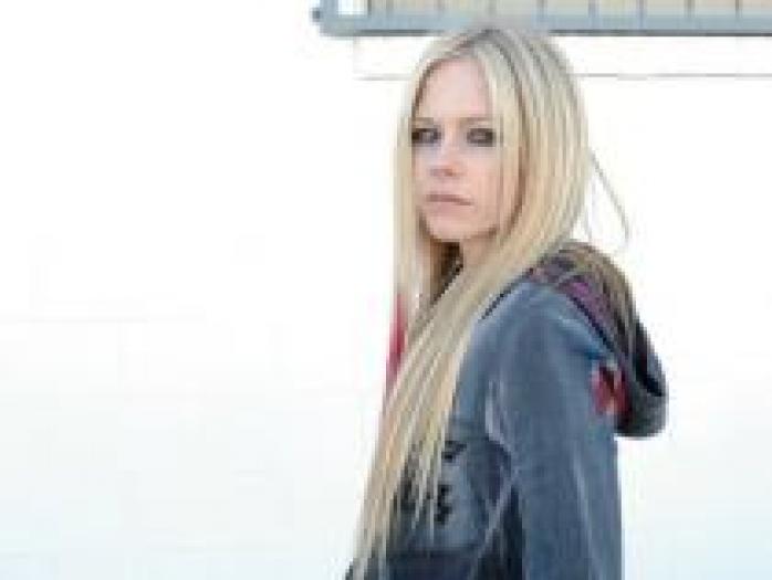 NUZSBJHLXZTOSMGHCIR - alte poze cu avril lavigne
