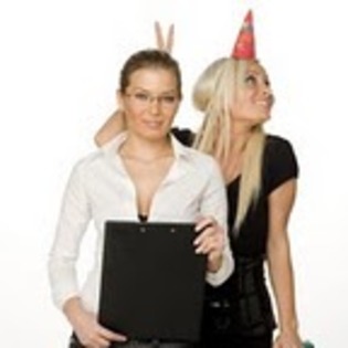 GinaPistolSiDeliaMatachePeEOkRo