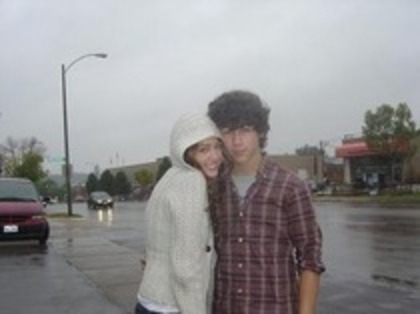 TQLFPEIDYUSZCKWNDJO - miley and nick