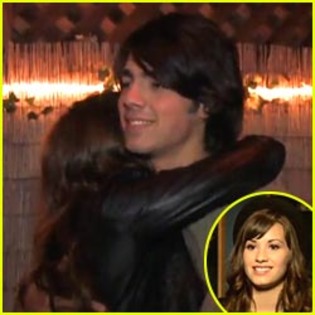 demi-lovato-joe-jonas-hug - demi  si selena