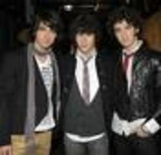 images[41] - poze jones brother