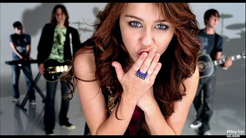 2623108251_28205088bd[1] - Miley Cyrus 7 things