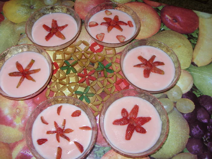 desert cu capsuni(un deliciu)