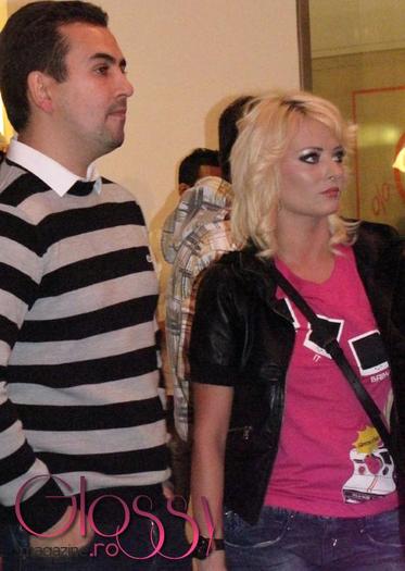 Delia-Matache-@-Fashion-United-Night-Shopping-Party-03_12_09-07