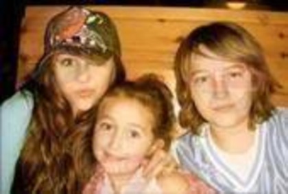 thyy[1] - Miley Cyrus and Noah Cyrus