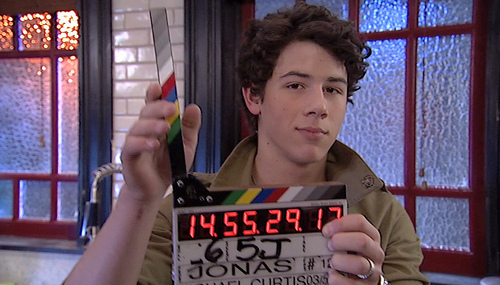 JONAS-episode-20-Double-Date-nick-jonas-9002570-500-285