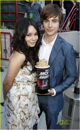 vanessa-hudgens-mtv-movie-awards-2008-04