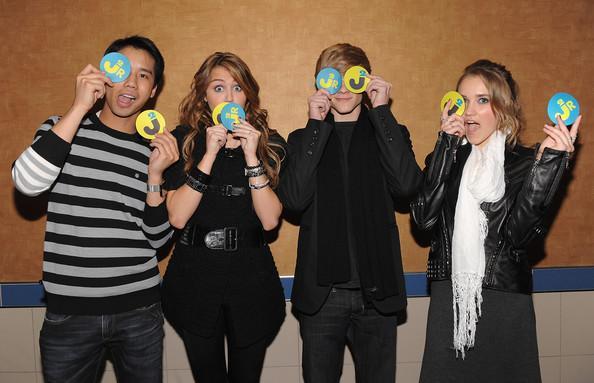 Miley_Cyrus_1239216551_0