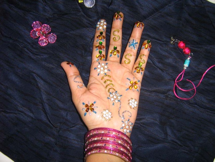henna3 - Henna pe care o au indiencele pe maini si pe picioare cand se marita