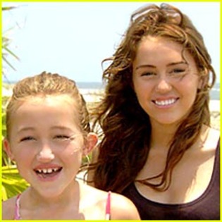 miley-noah-cyrus-pimp-ponyo[1] - Miley si Noah