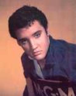 16 - ELVIS PRESLEY