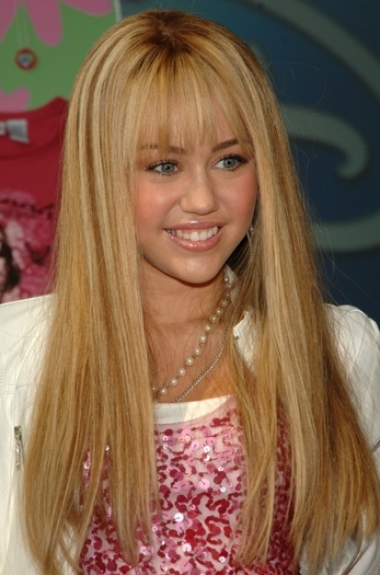 JTJQSKVSOKQQRHKUCUI - Magazinul deschis in 2007 Hannah Montana