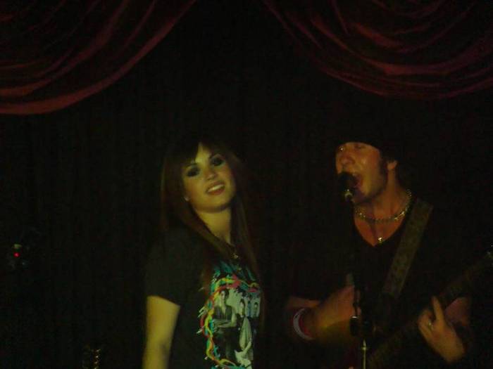 demilovato_net-crazydonkeyny-0012 - demi lovato